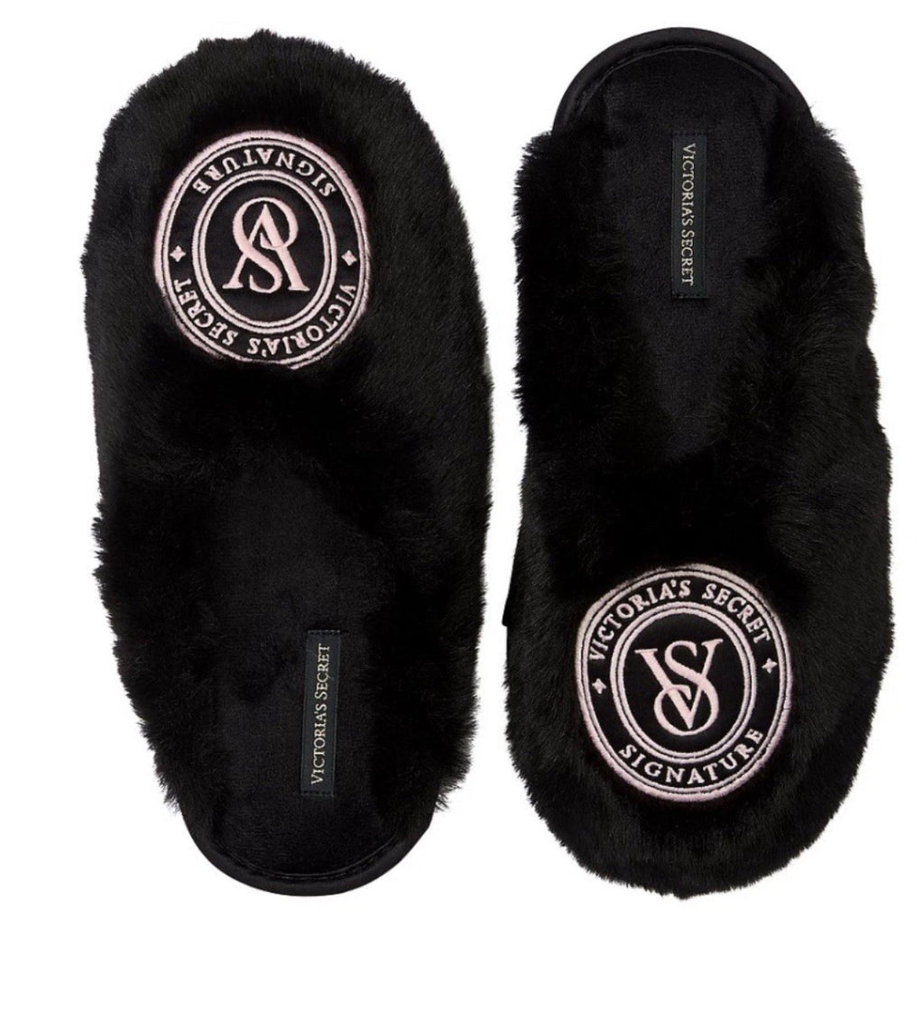 Medium Black Closed Toe Faux Fur Slippers
